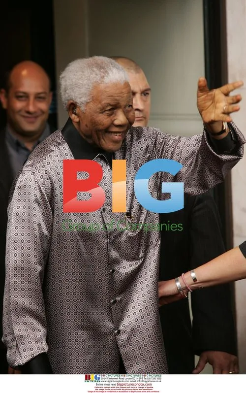 Nelson Mandela Leaving London Hotel