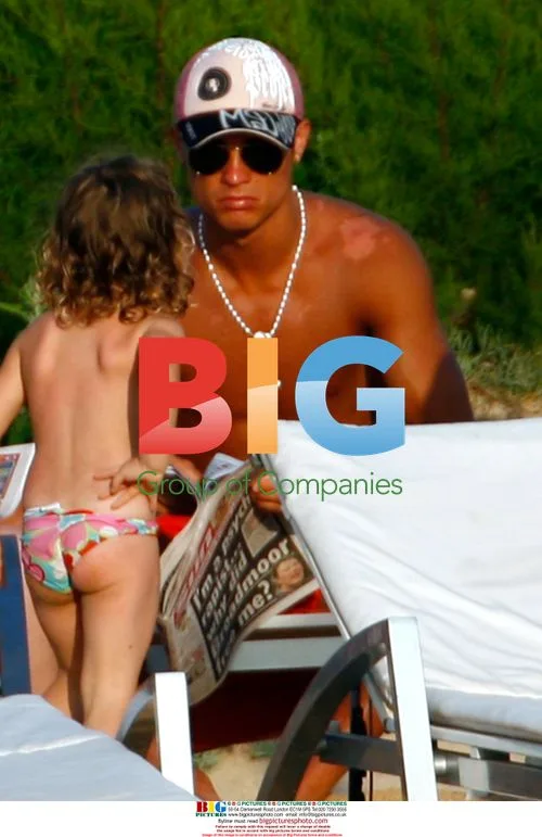 Cristiano Ronaldo chills with girlfriend