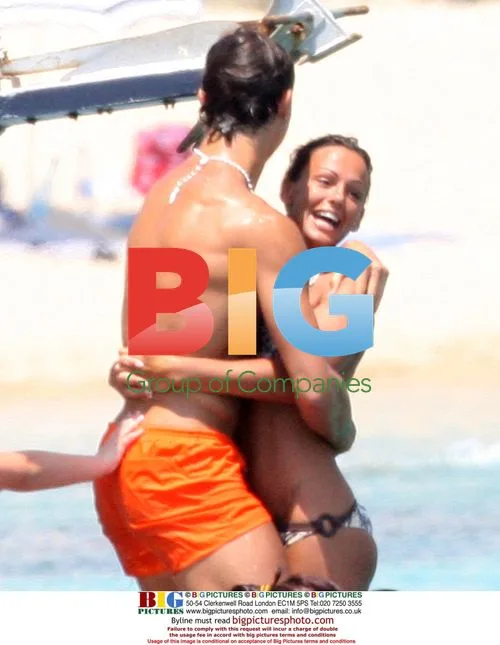 Ronaldo and Girlfriend Relax on Yacht in Italy