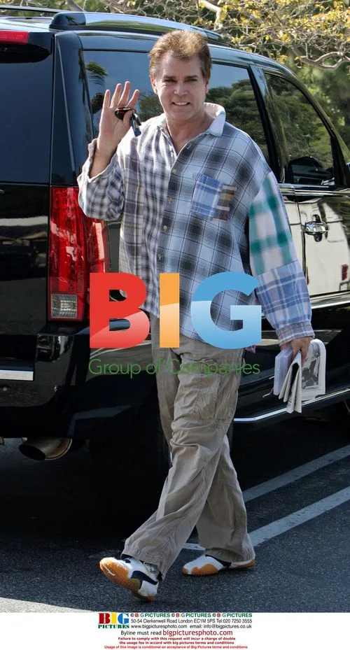 Ray Liotta waits to pick up daughter