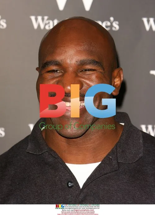 Evander Holyfield Signs "Becoming Holyfield"