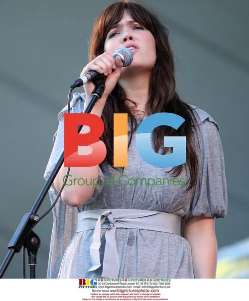 Mandy Moore Acoustic Set with WASO