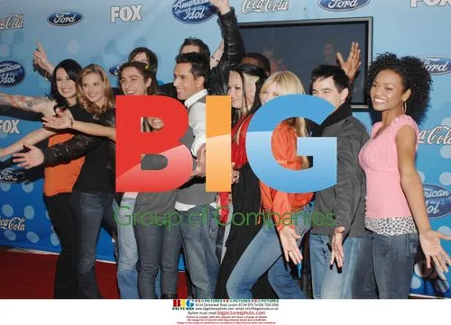 American Idol Top 12 Finalists Pose