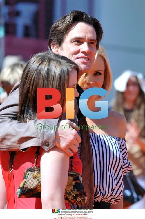 Jim Carrey and family at "Dr. Seuss' Horton Hears a Who!" premiere