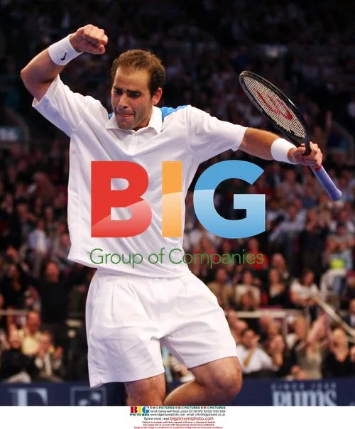 Pete Sampras wins point against Roger Federer