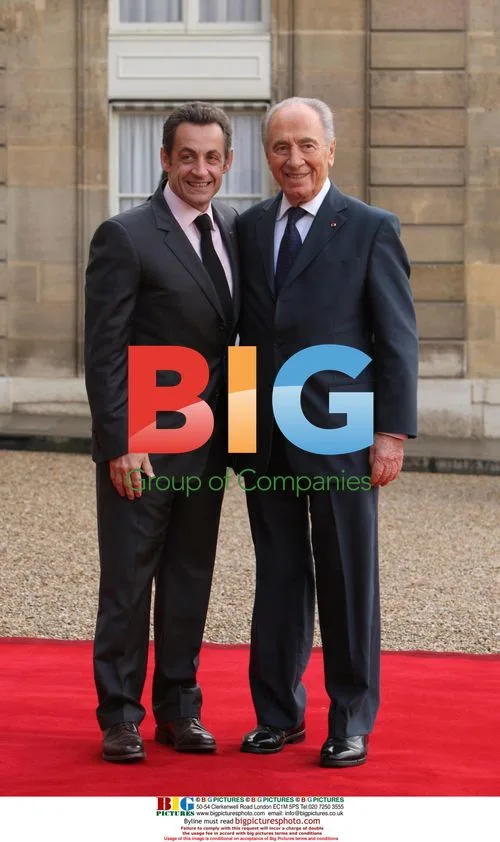 Sarkozy and Peres meet at Palais de l'Elyse