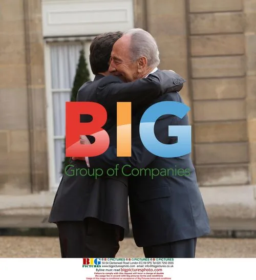 Sarkozy Meets Peres at Palais de l'Elyse