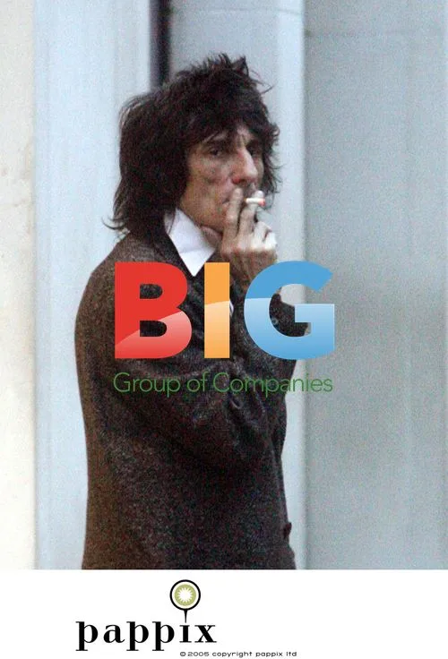 Ronnie Wood, Jo Wood, and son Jesse shopping