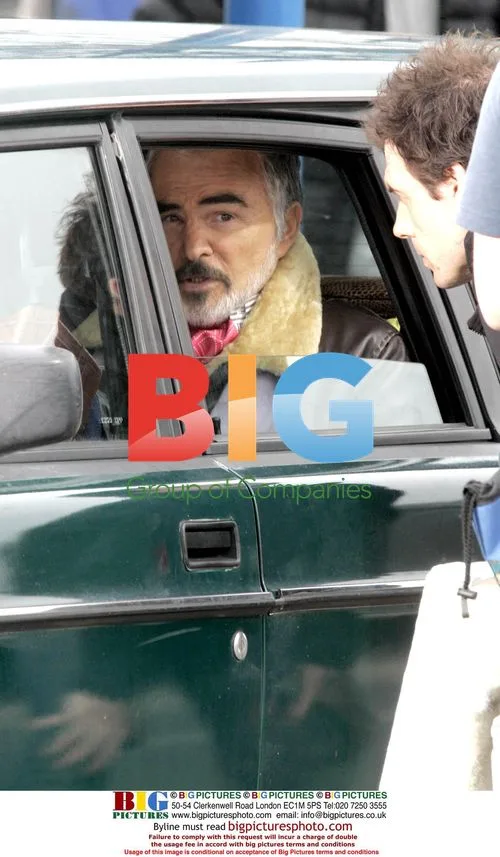 Burt Reynolds on set of 'A Bunch of Amateurs' in London