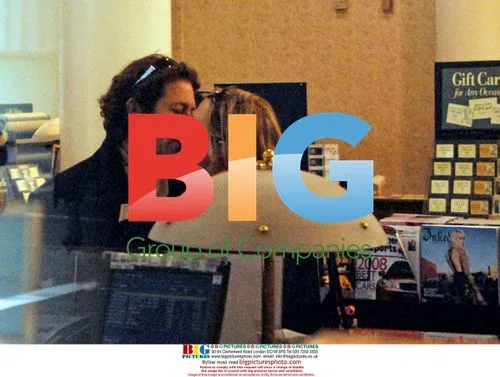 Uma Thurman and Arpad Busson Kissing in Barnes & Noble