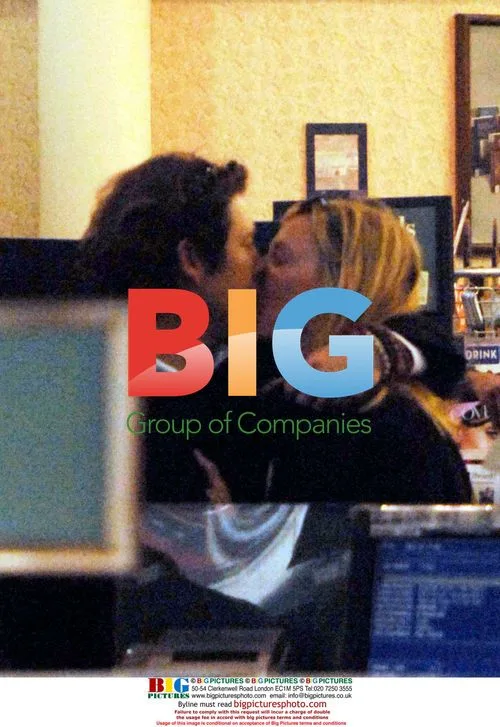 Uma Thurman and Arpad Busson kiss in Barnes & Noble