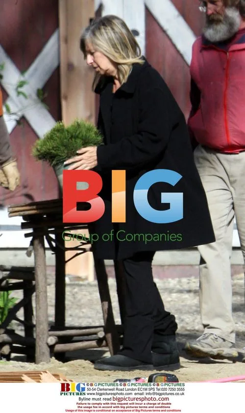 Barbara Streisand directs landscapers