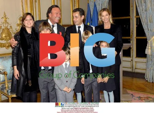 Julio Iglesias awarded French Legion d'honneur