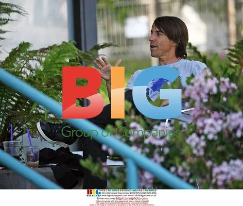 Anthony Kiedis Grabs Iced Coffee