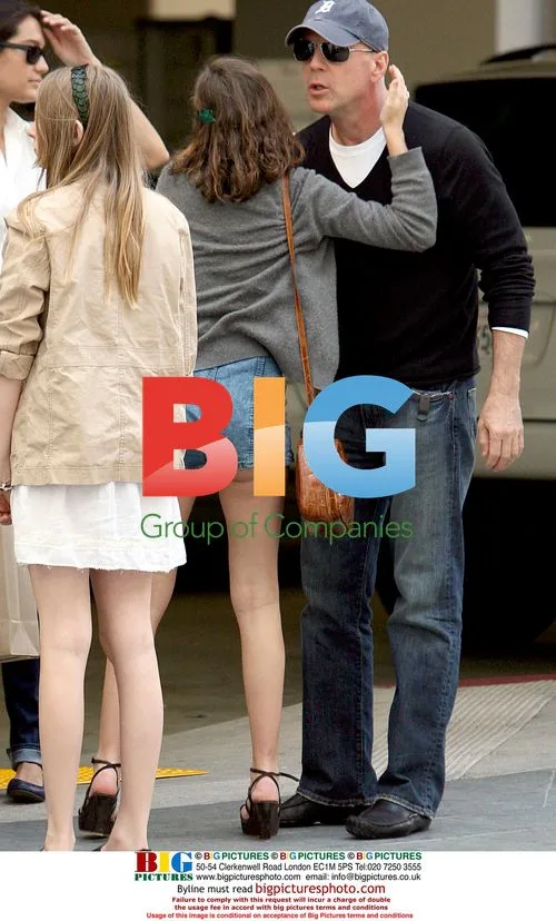 Tallulah Willis shopping with Bruce Willis and Emmy Heming