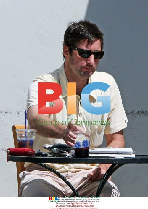 Luke Wilson Grabs Iced Coffee