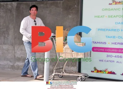 Dean Cain shops for produce in Malibu