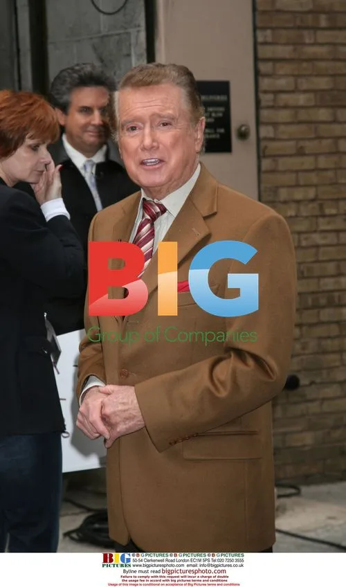 Regis Philbin and Bernadette Peters film Regis & Kelly show