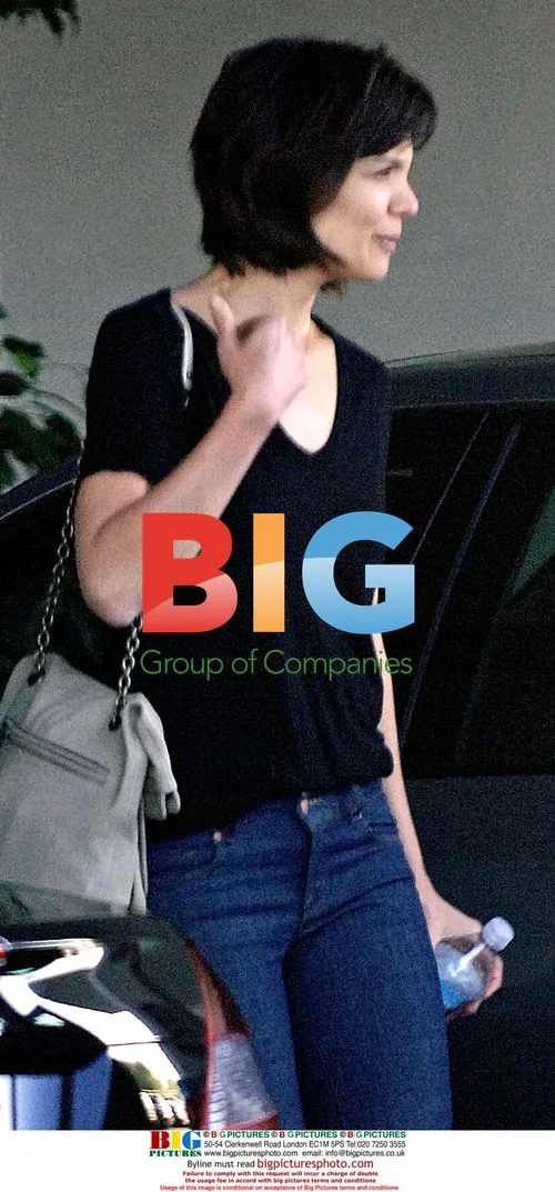 Katie Holmes Stops at Shop in LA