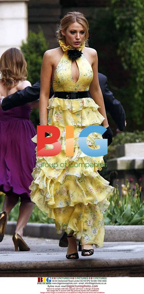 Blake Lively on Gossip Girl set