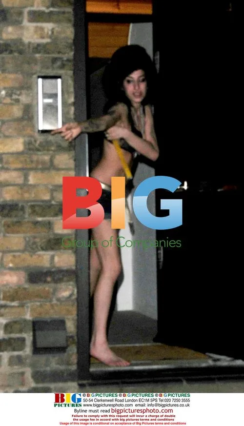 Amy Winehouse meets friends in London