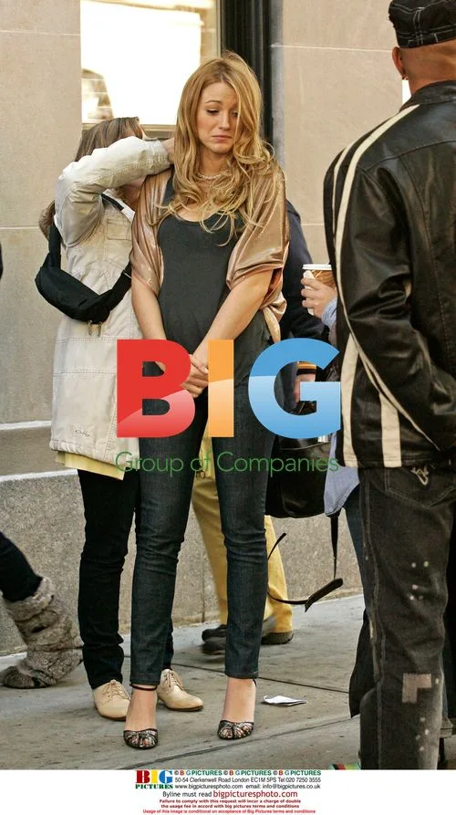 Blake Lively, Chace Crawford, and Sam Robards on 'Gossip Girl' set