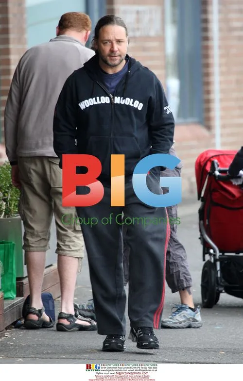 Russel Crowe spotted at Charlie's Cafe
