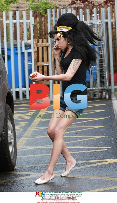 Amy Winehouse Out with Friends