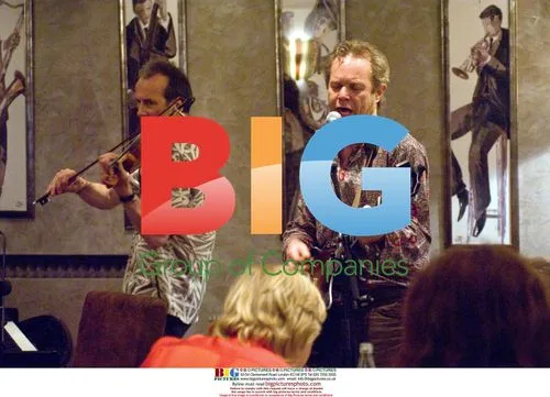 Chris Jagger Performs at Paris Restaurant