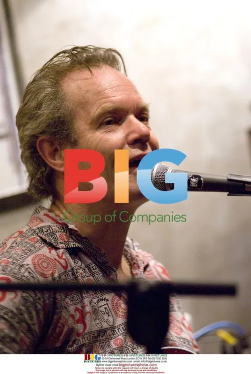 Chris Jagger Performs in Paris