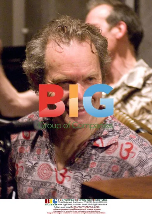 Chris Jagger Performs in Paris