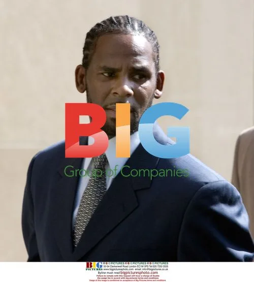 R. Kelly arrives at court for child porn trial