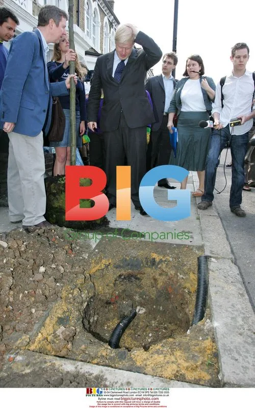Boris Johnson plants tree in London