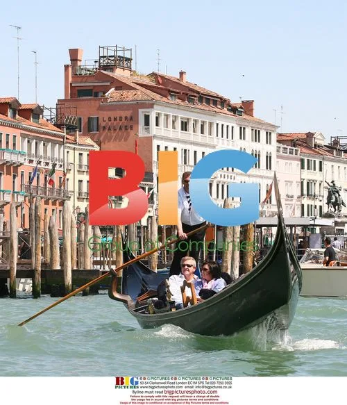 Golfer Colin Montgomerie and wife enjoy Gondola trip