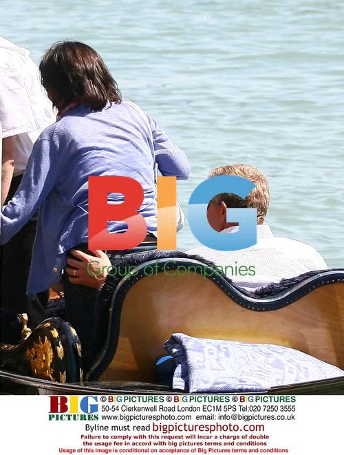 Montgomerie and Wife Enjoy Gondola Ride in Venice