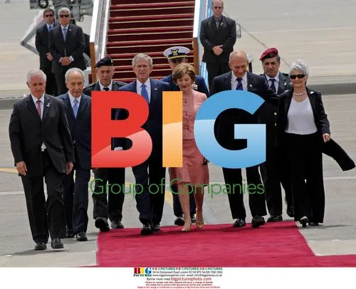 Bush and Peres at Ben Gurion Airport in Israel