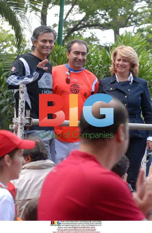 Jose Mourinho Starts Setubal Half Marathon