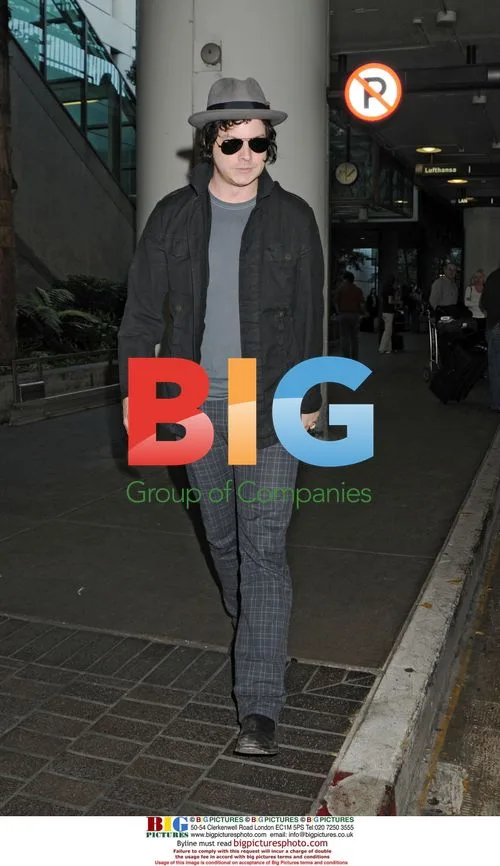 Jack White Mobbed by Paparazzi at LAX