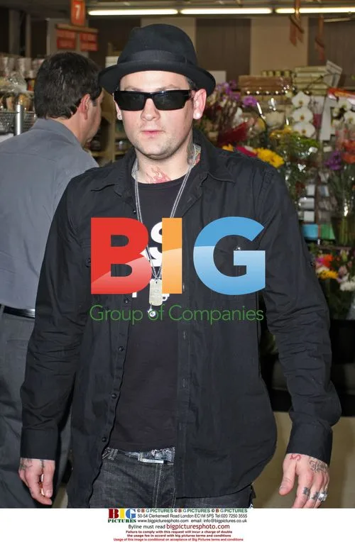Paris Hilton and Benji Madden Grab Coffee