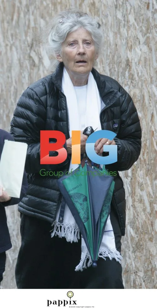 Phyllida Law out in London