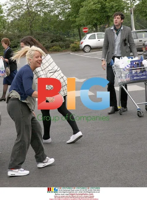 Lily Allen and Mark Ronson shopping