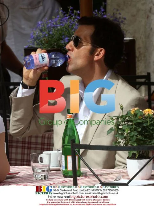 Clive Owen and Andrea Osvort on "Duplicity" set