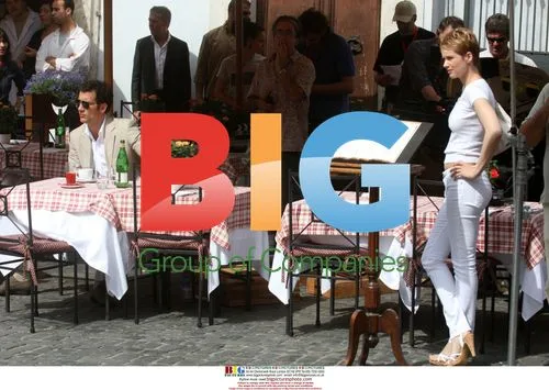 Clive Owen and Andrea Osvort on Duplicity set