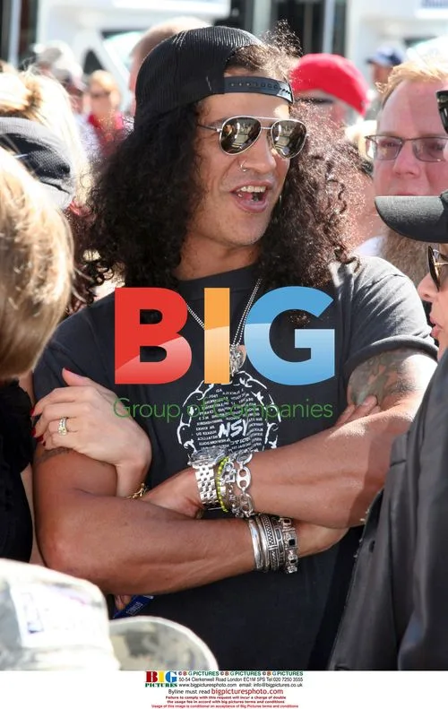 Slash talks with fans at Indy 500