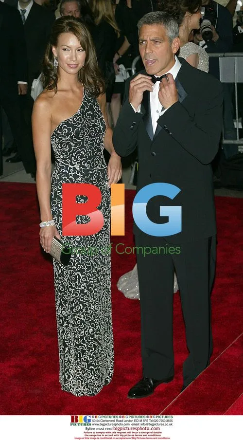 Clooney and Larson Arrive at Met Gala