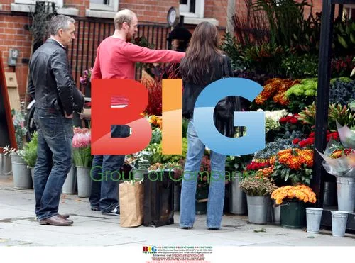 Gary Liniker and girlfriend Danielle Bux shopping on King's Road