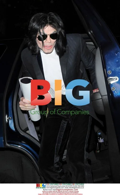 Michael Jackson and Kids Trick-or-Treating