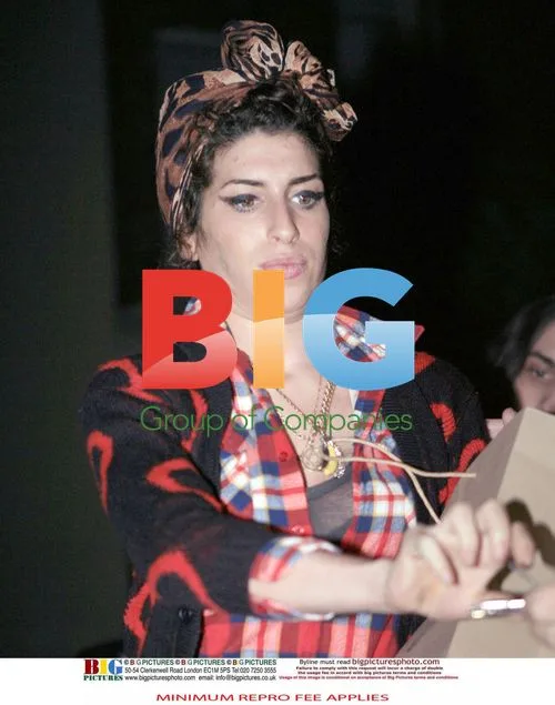 Amy Winehouse Leaving London Clinic