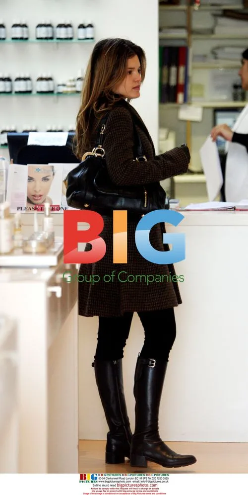 Carly Zucker shopping in Chelsea, London
