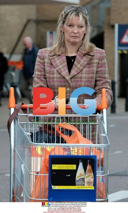 Gillian Taylforth Shops for Wine
